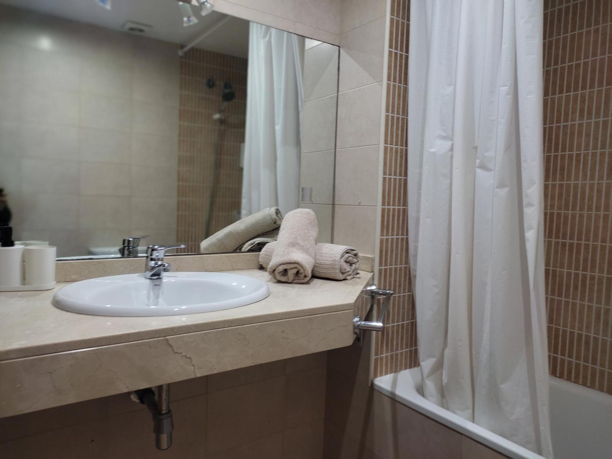 Ap4Us B1 - Apartment For Us - Sightseeing & Beach Near To Barcelona Badalona Kültér fotó